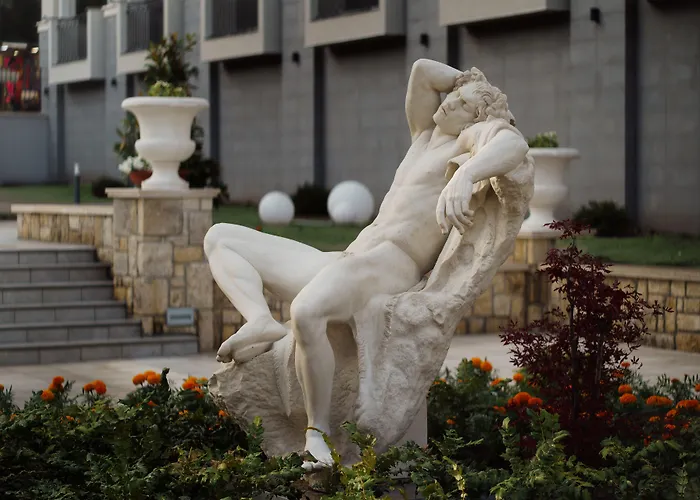 Astor Garden Hotel 5*