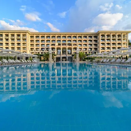 מלון Astor Garden
