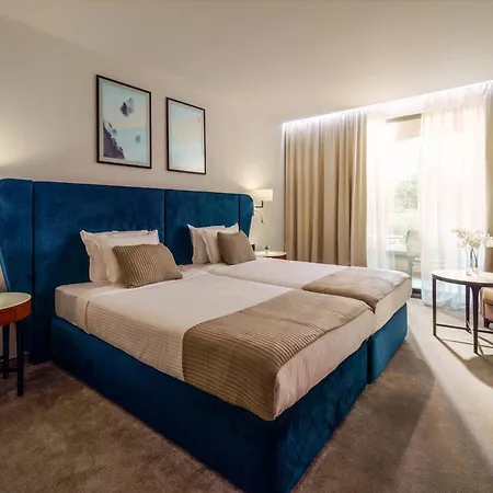 Astor Garden 5*