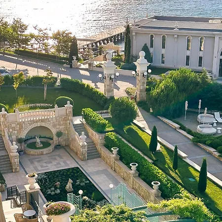 Astor Garden