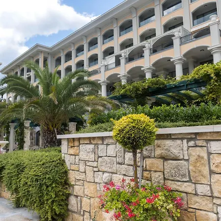 Astor Garden 5*
