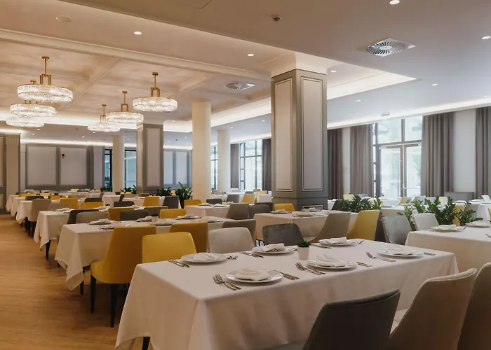 Hotel Astor Garden 5*